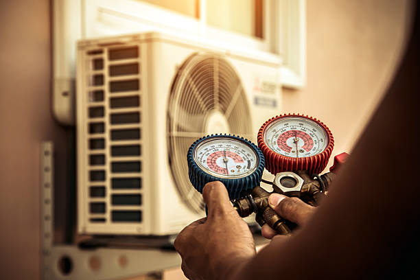Professional Hvac technician working in Drexel, OH